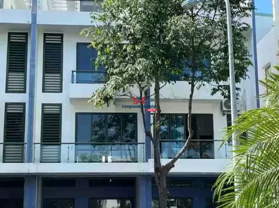 Bán căn nhà phố thương mại duy nhất đối diện công viên vị trí cực đẹp giá đầu tư chỉ 7. x tỷ/căn