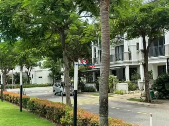 Bán gấp nhà phố Nine South KDC ven sông giá 15 tỷ