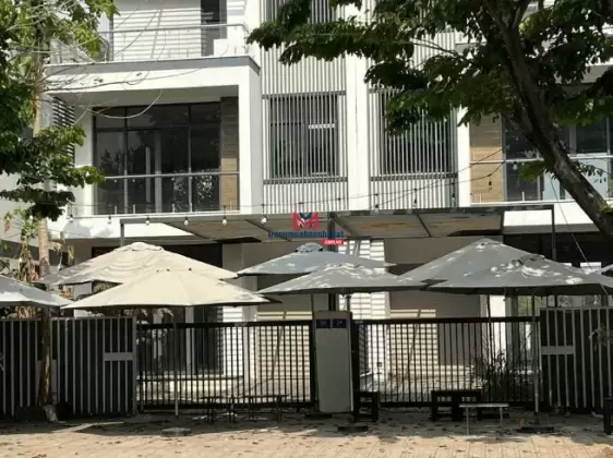 Hot bán một căn duy nhất một căn shop 200m2 mặt tiền đường 30m đối diện TTTM giá đầu tư