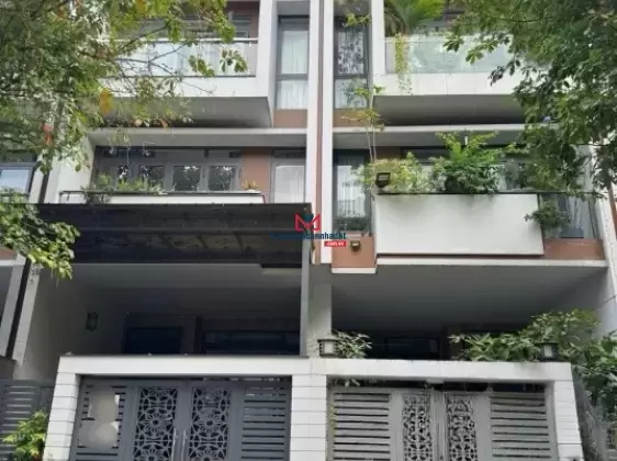 Cần bán nhà đẹp 5m x 23m hoàn thiện cao cấp, sổ hồng riêng