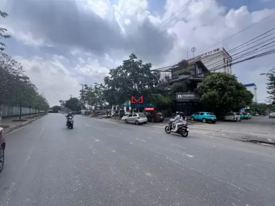 Bán gấp 265m2 lô góc 2 mặt tiền sẵn nhà 3 tầng