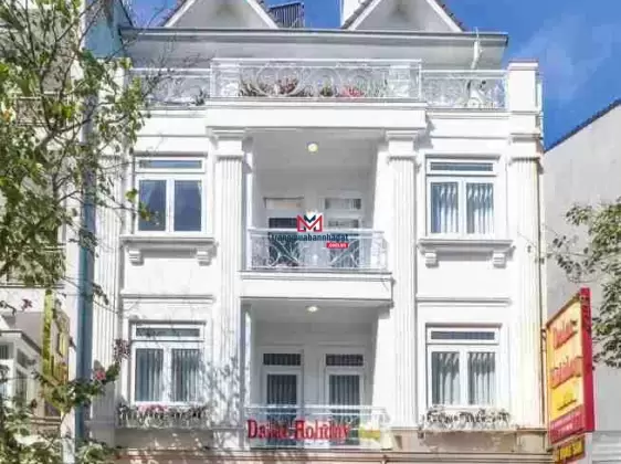 Chủ cần bán gấp khách sạn mặt tiền trung tâm P2 Đà Lạt khu Golf Valley 21 phòng ngang 9m