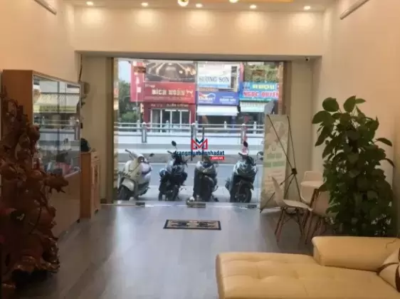 Bán nhà 01 trệt 02 lầu (SHR hoàn công). Mặt tiền Đồng Khởi