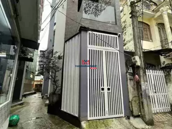 Giá hot! Bán căn 2 mặt tiền 3 tầng hẻm Nguyễn Thị Minh Khai, Hải Châu, Đà Nẵng chỉ 2,95 tỷ