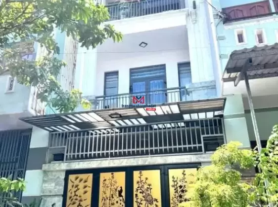 Bán nhà 3 tầng MT Nguyễn Huy Tự