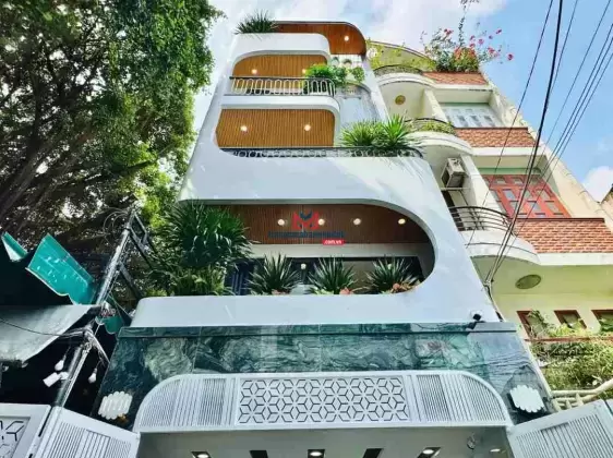 Nhà mới dọn ở liền ngay đường Quốc Hương, Q2 - 80m2. Sổ chính chủ. Xe hơi trong nhà