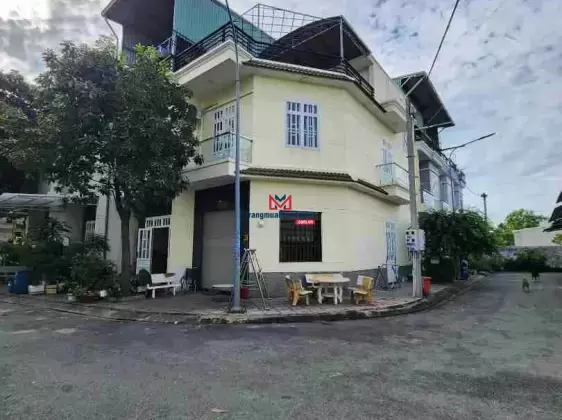 Bán nhà góc 2 mặt tiền, KDC, P. Đông Hòa, TP. Dĩ An