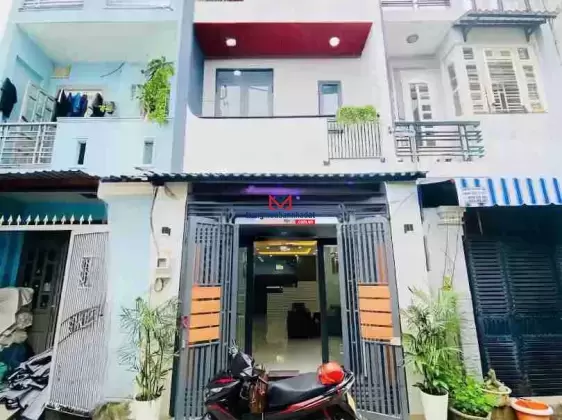 Cần xoay tiền bán nhà Phó Đức Chính, P. 1, Bình Thạnh - DT 70,5m2, cho thuê 26 triệu/tháng