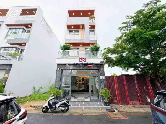 Giá tốt chưa từng có, nhà 3 lầu, DT 5m x 16,8m, giá 8.6 tỷ có gara xe hơi - Video review chi tiết
