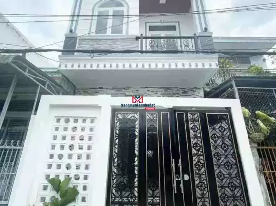 Chủ ngợp bán nhà tại Bình Chánh 80.9m2 (có gửi sổ làm mờ)