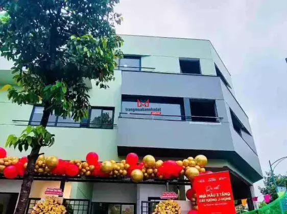 Bán nhà trung tâm thành phố Thuận An, kết cấu 1 trệt 2 lầu, bàn giao hoàn thiện, hỗ trợ bank 70%.