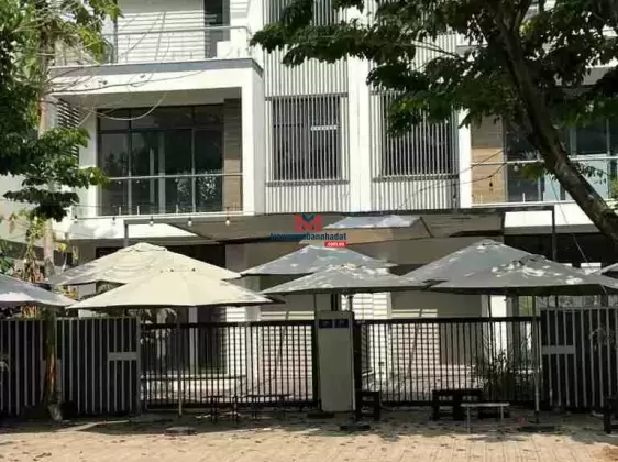 Hot một căn shop duy nhất 160 m2 mặt tiền đường 30m kế Liên Phường LG 60m giá đầu tư