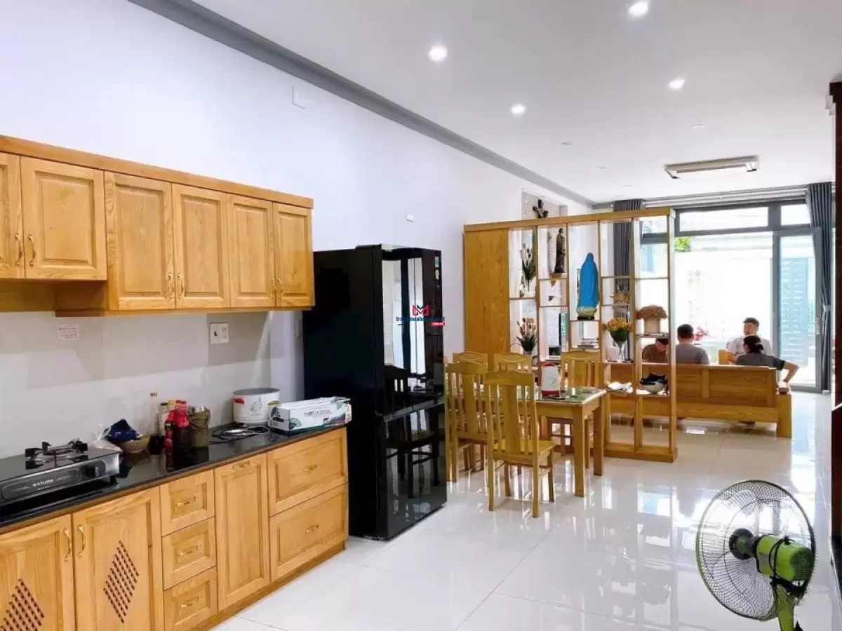 classifieds/2025_01/can-ban-2-can-nha-lien-ke-ngay-trung-tam-trang-bom-2.jpg