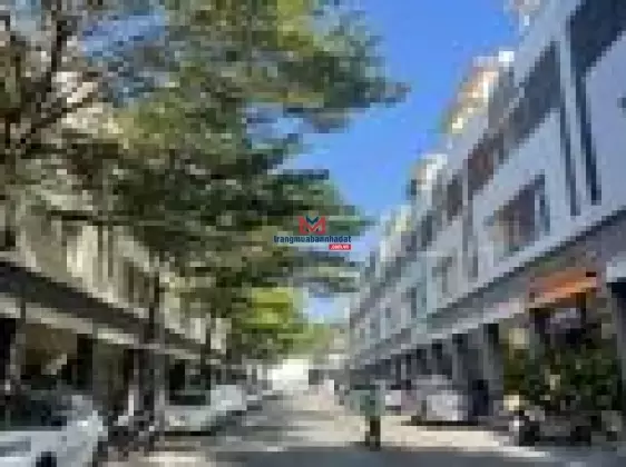 Bán căn nhà 4 tầng 2 mặt tiền trung tâm thành phố mới Bình Dương