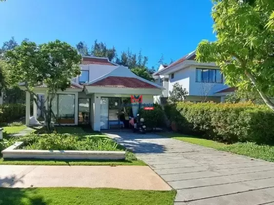 Căn villa view nhìn ra biển full nội thất, có sổ hồng