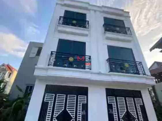 Nhà đẹp 3T*37m2. Gần đường QL6, đi 5p ra bến xe YN. Gần chợ, SVĐ huyện. Ô tô đỗ cửa. Giá chỉ 2,8 tỷ