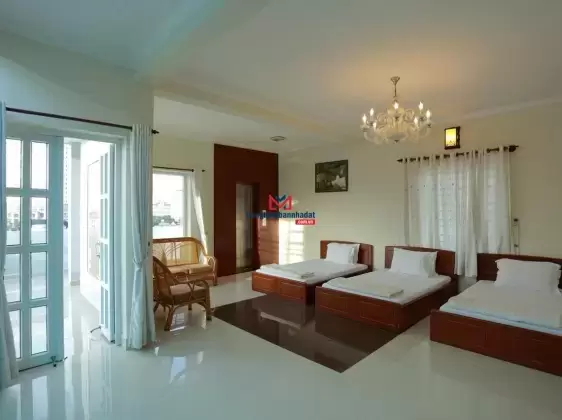 Khách sạn hoàn công gần biển