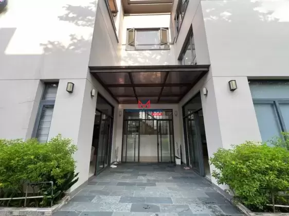 Bán biệt thự góc song lập, 188m2, nội thất cao cấp, sân vườn riêng