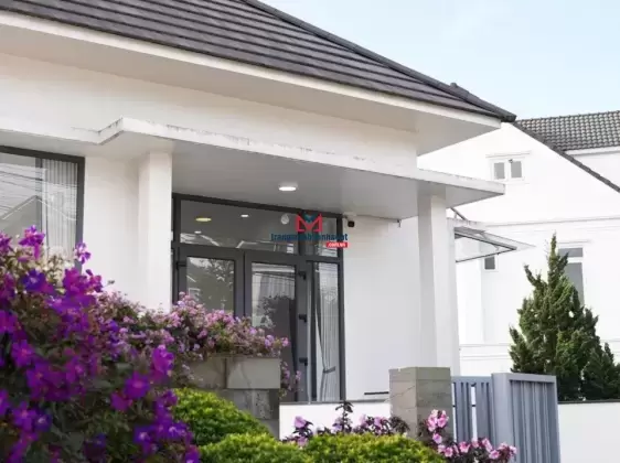 Cần bán Villa nằm trên mặt tiền đường chính 16m thoải mái di chuyển và đậu xe