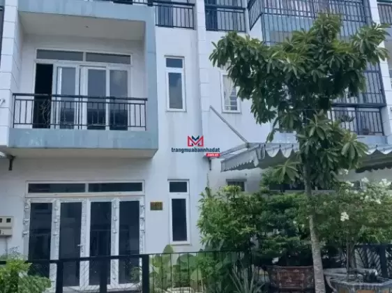 Nhà phố view công viên đã có sổ hồng