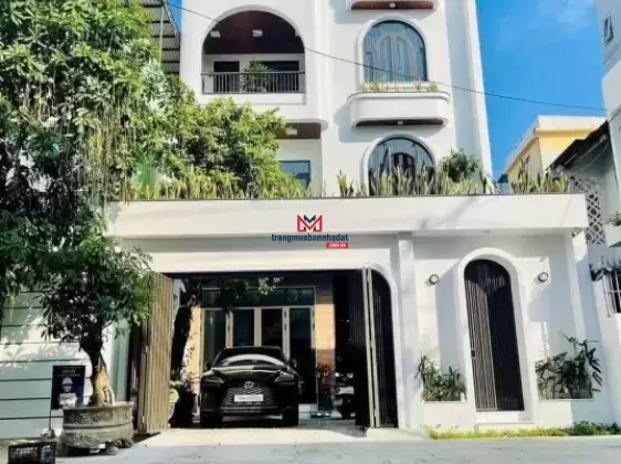Biệt thự đẹp có hồ bơi mặt tiền trung tâm TP Nha Trang