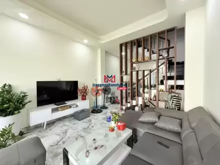 Bán Nhà Mặt Tiền 5 Tầng Lầu Đường Phan Văn Trị