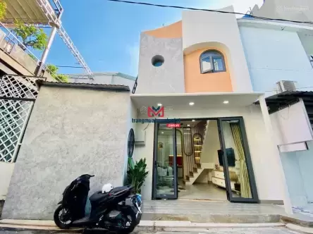 Nhà hẻm xe hơi, ngay siêu thị Emart, 50m2